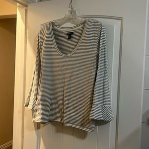 Gray and white striped gap top